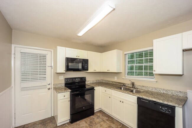 Building Photo - 6133 Fieldcrest Dr