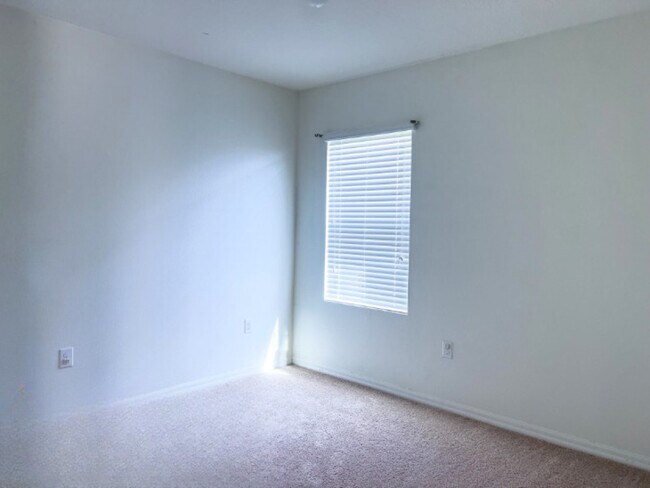 Building Photo - 3052 Sangria St