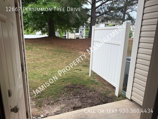 Building Photo - 12667 Persimmon Tree Dr