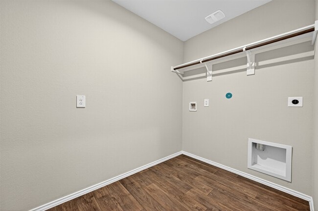 Building Photo - 40320 Hilltop Pr Dr