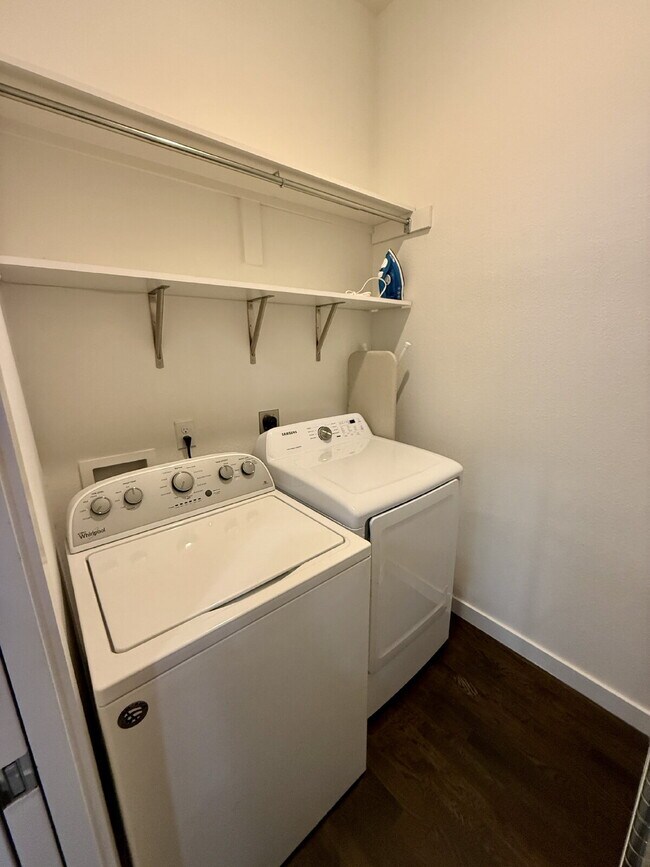 Building Photo - 4211 Delano Pl