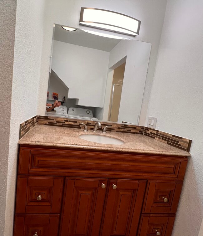 Building Photo - 22724 Figueroa St