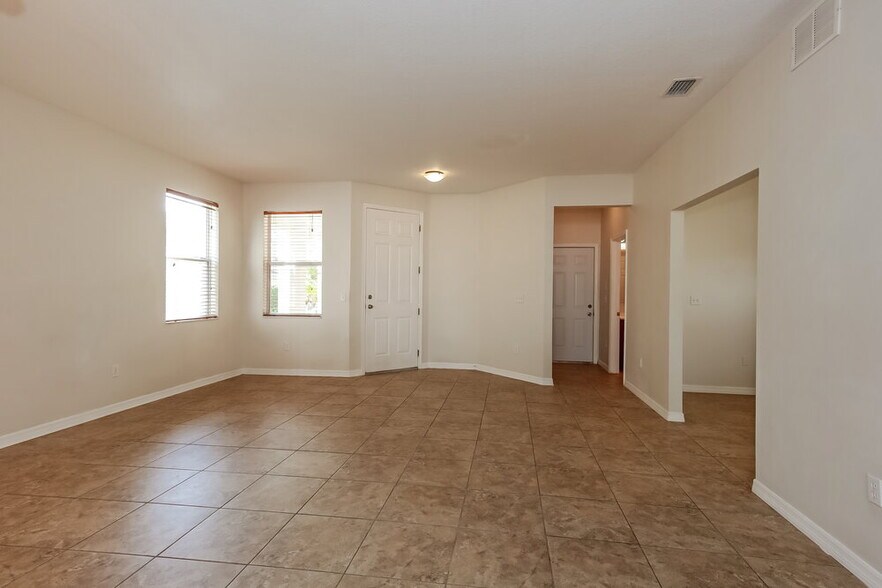 Building Photo - 9322 Zincoe Ln