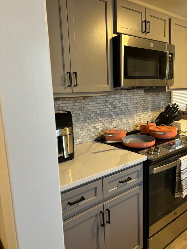 Building Photo - 300 Dyer St