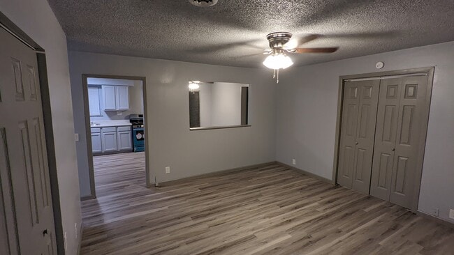 Building Photo - 402 Hickory St