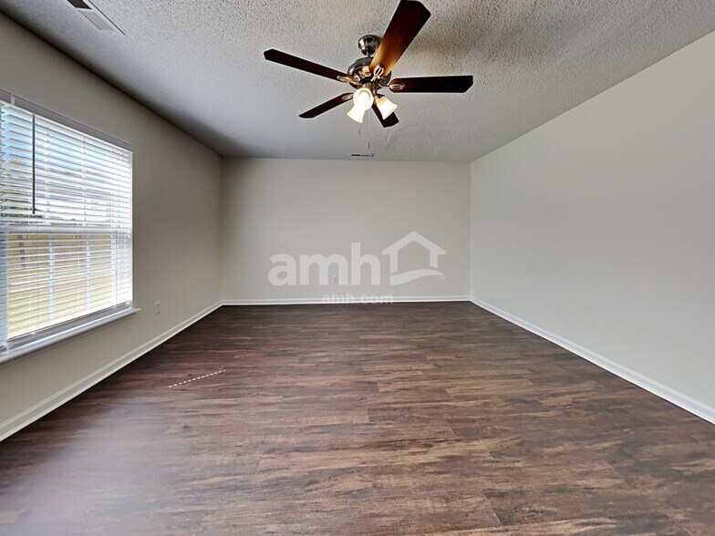 Building Photo - 5069 Thornton Dr