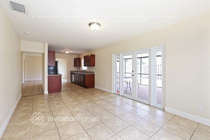 Building Photo - 4904 SW 90th Ave