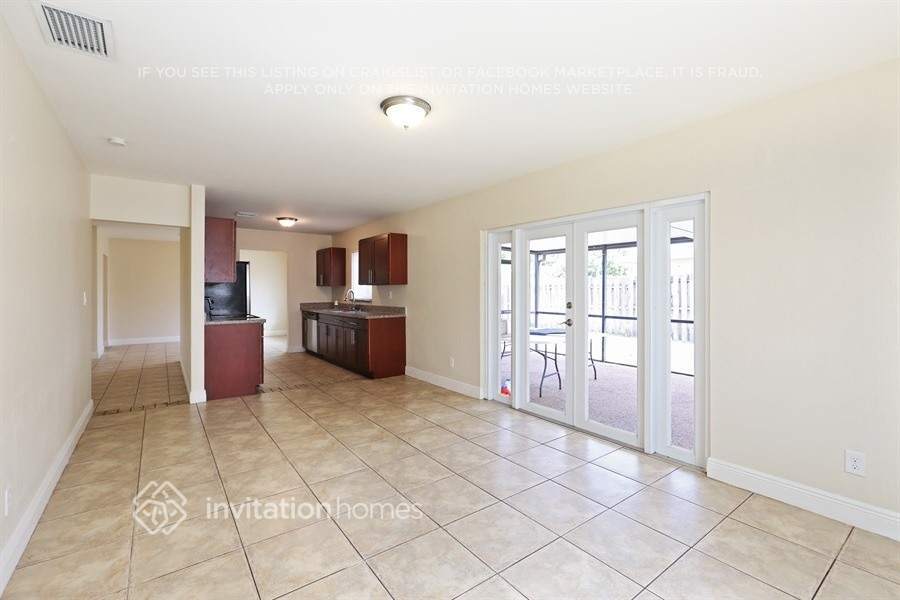 Building Photo - 4904 SW 90th Ave