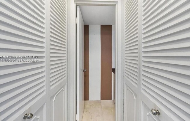 Building Photo - 150 SE 25th Rd