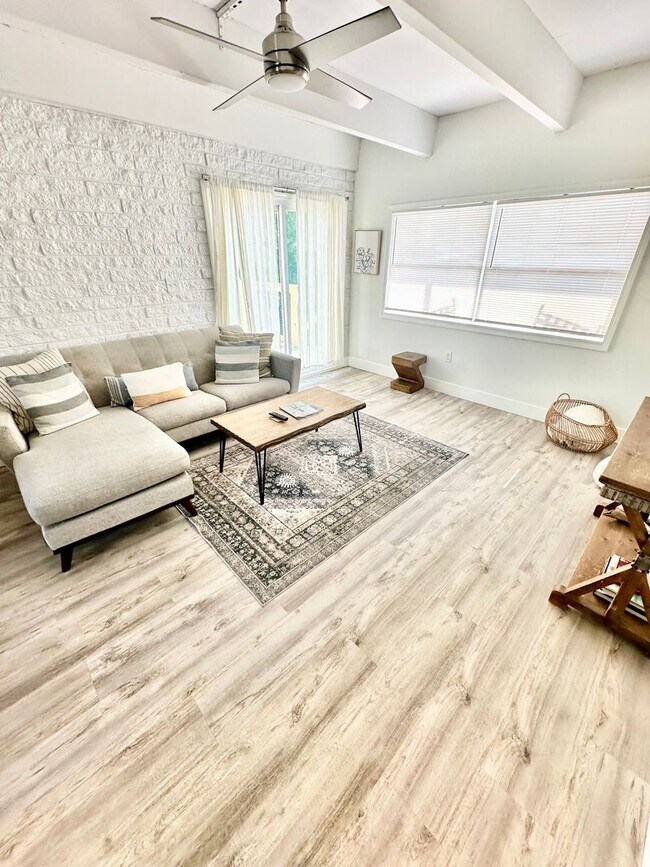 Building Photo - 334 Bluefish Dr