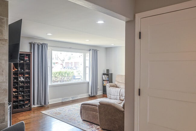 Building Photo - 227 N Butterfield Rd