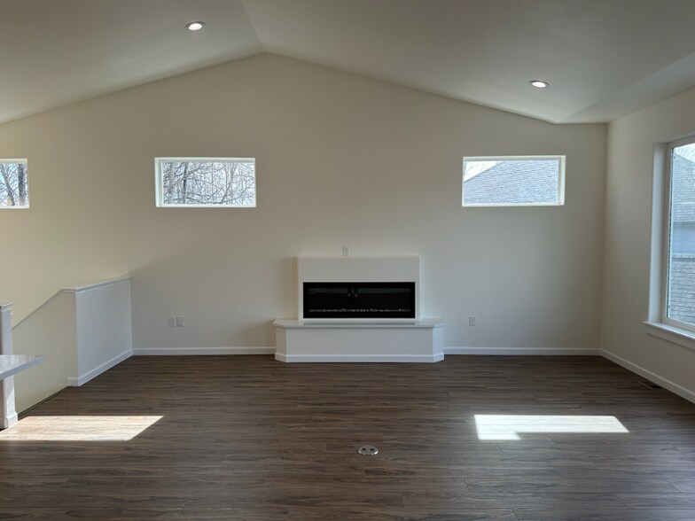 Building Photo - 4801 Kalenka Cir