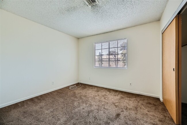 Building Photo - 2nd Story 2-Bed Condo with Tile Fireplace