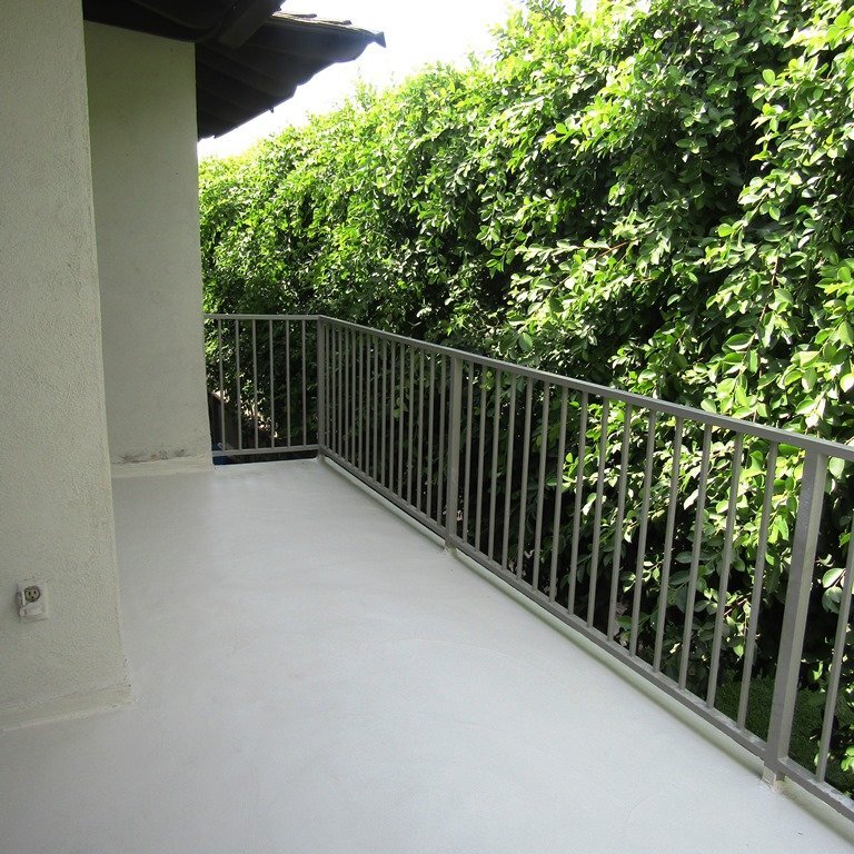Building Photo - 417 E Badillo St