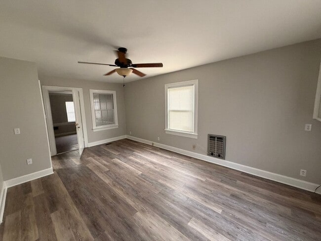 Building Photo - Charming 3 Bed 1 Bath Home Minutes From MTSU