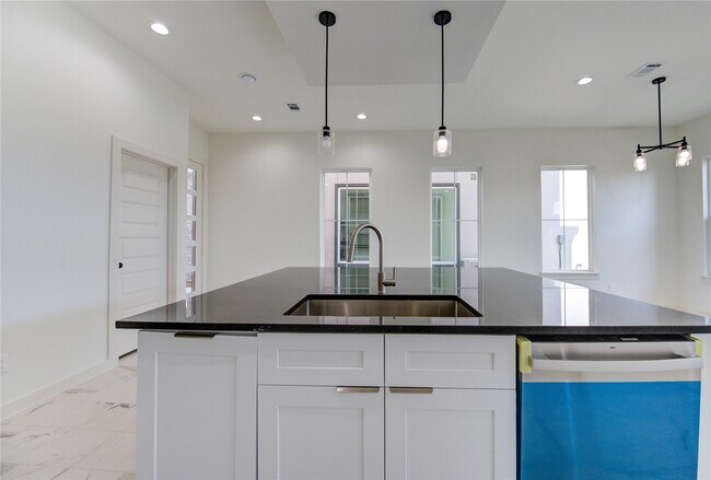 Building Photo - 2914 El Fenice Ln