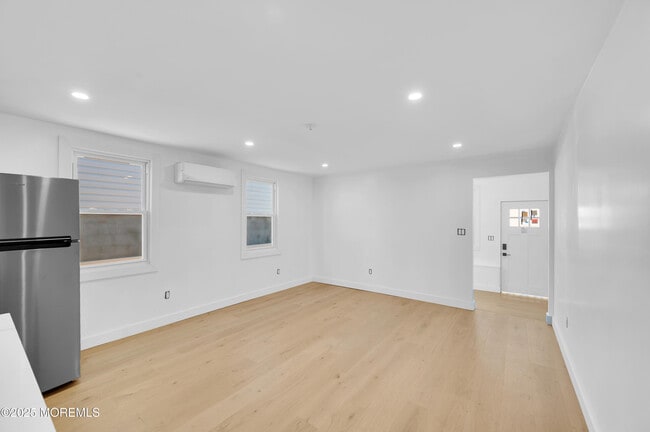 Building Photo - 231 Blaine Ave