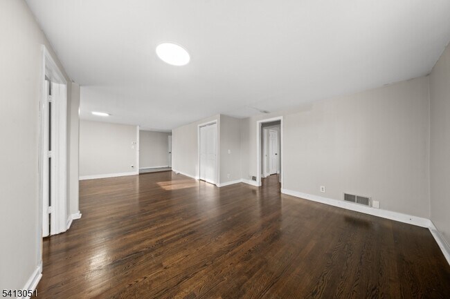 Building Photo - 339 N 6th St