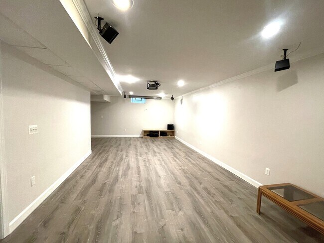 Building Photo - 1692 Scio Ridge Rd