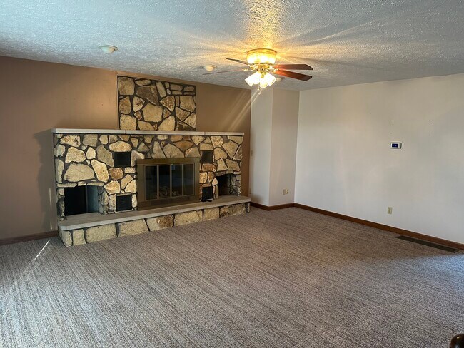 Building Photo - 7772 Huwer Rd