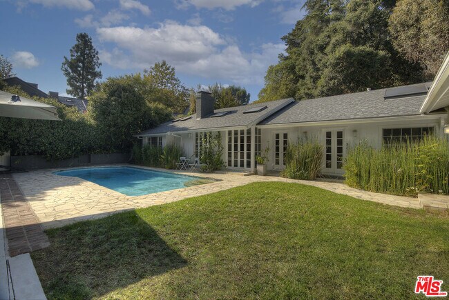 Building Photo - 2761 Hutton Dr
