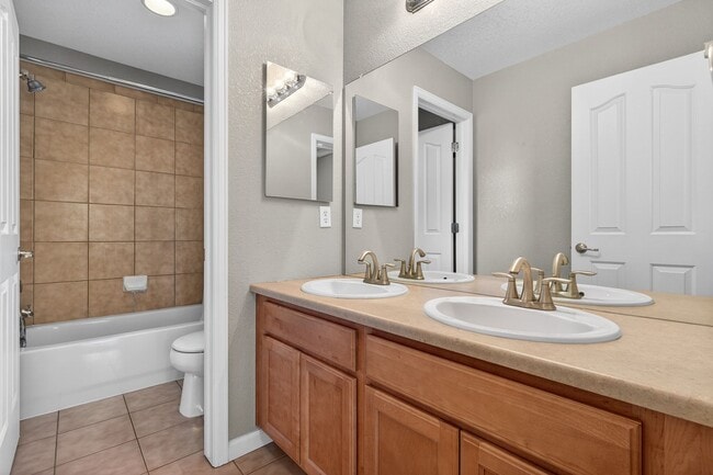 Building Photo - Amazing 3 bedroom home