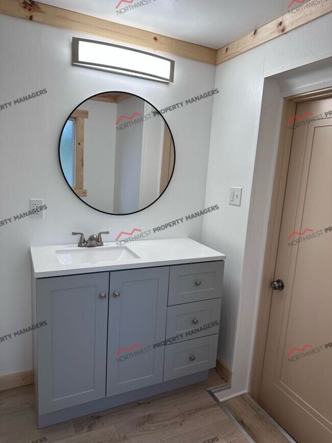 Building Photo - R58