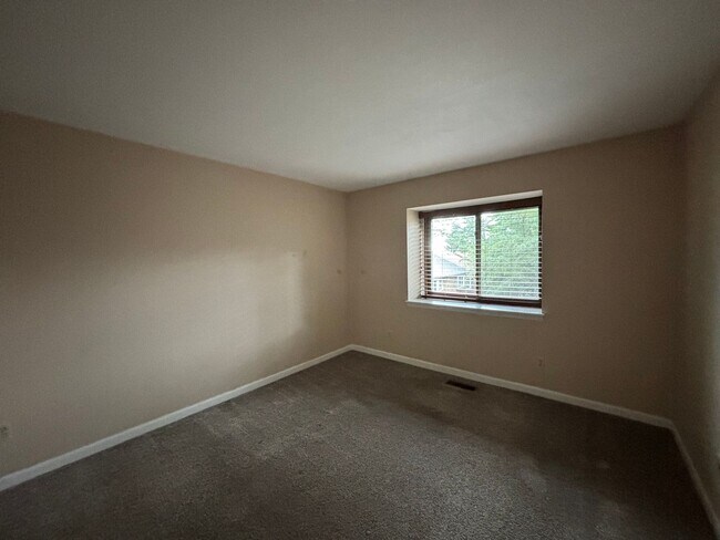 Building Photo - 1721 Donlee Dr