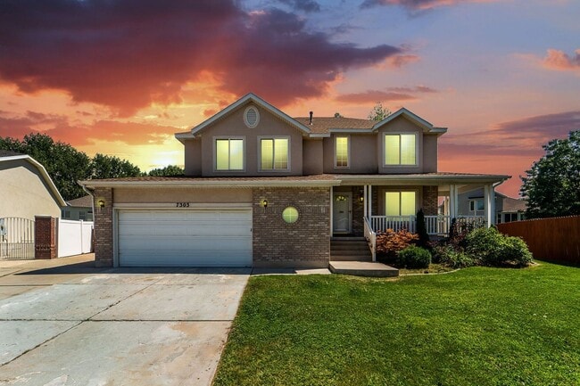 Primary Photo - Beautiful Home in Midvale w/ attached 2 ca...