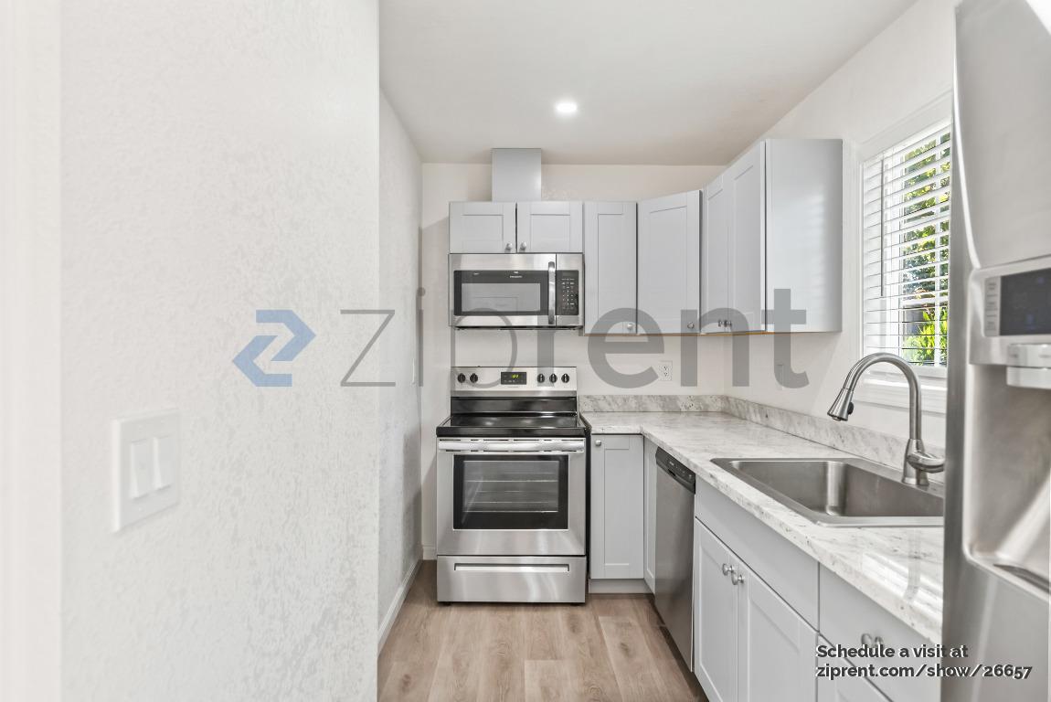 Building Photo - 629 Pelican Ct