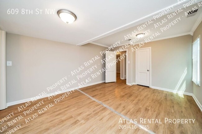 Building Photo - 609 8th St NW