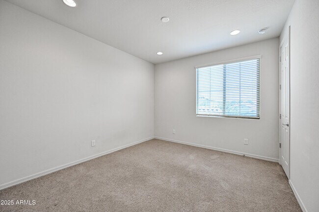 Building Photo - 9648 E Timpani Ln