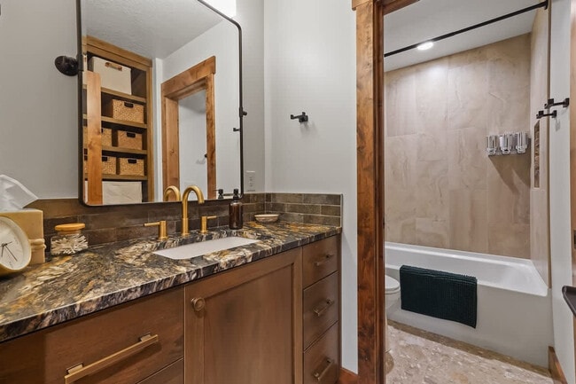 Building Photo - 18 Spur Dr