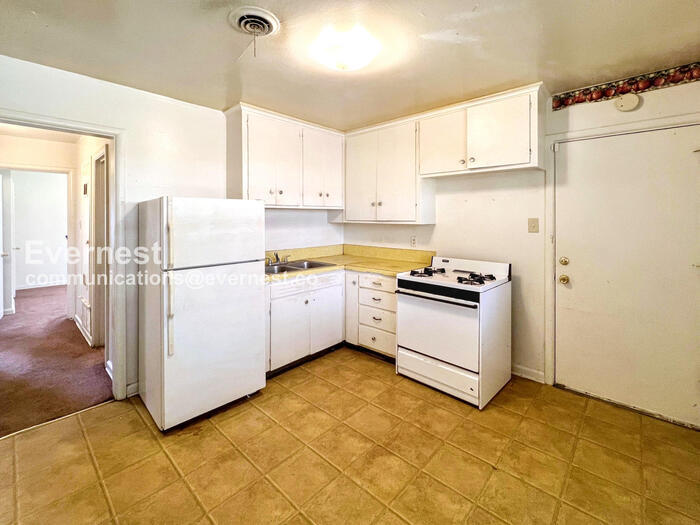 Building Photo - 1814 1/2 South Cross Street