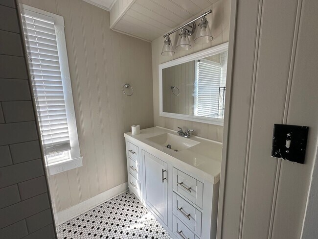 Building Photo - Old Hickory Village Duplex