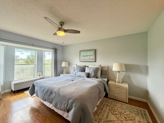 Building Photo - Annual Furnished 2 Bedroom Condo - Tara Go...