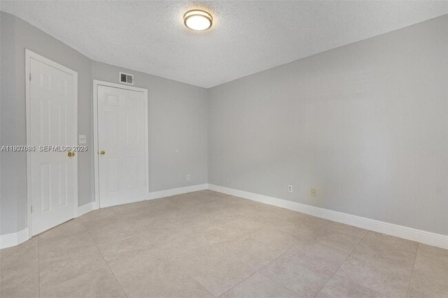 Building Photo - 12400 Vista Isles Dr