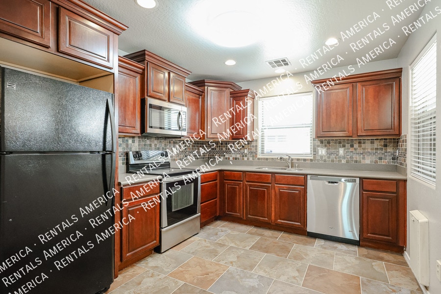 Building Photo - 2665 E Bart St