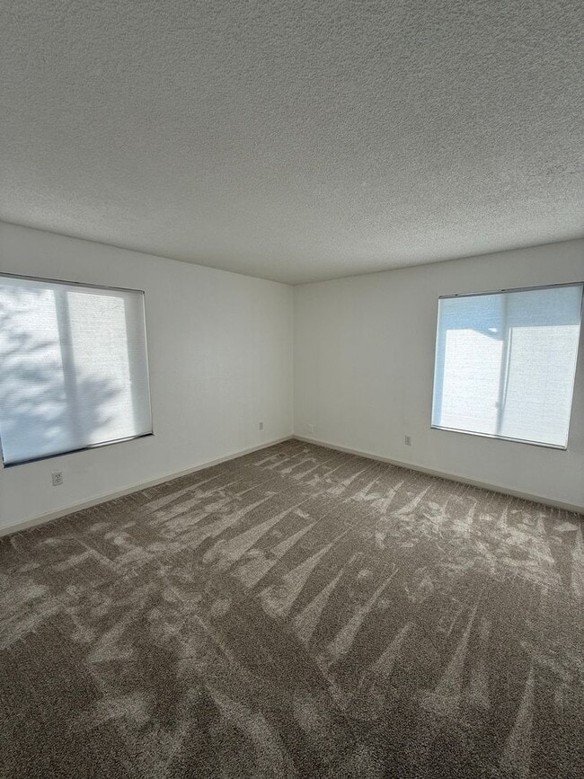 Building Photo - Rehabbed 1 bedroom condo