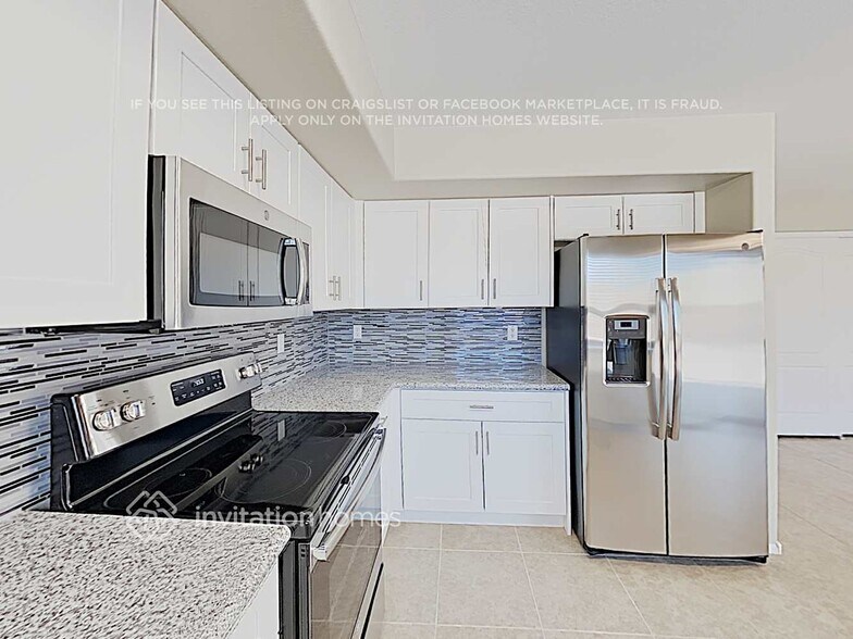 Building Photo - 2844 S 160th Ln