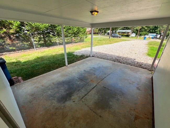 Building Photo - Gorgeous 3 bedroom, 2 bathroom brick home ...