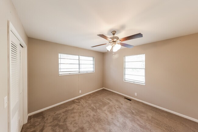Building Photo - 730 Belview St