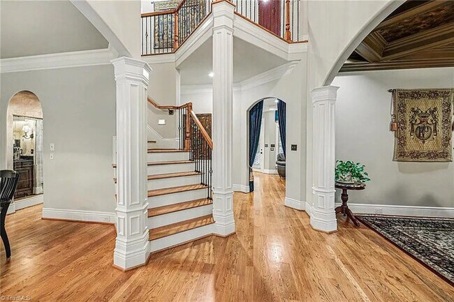 Building Photo - Lease OR Lease to Own