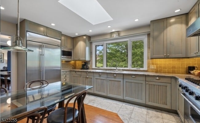 Building Photo - 4 Jensen Ct