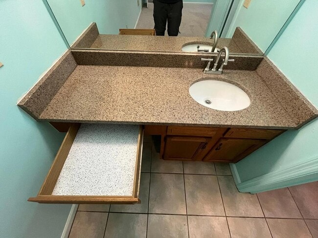 Building Photo - 224 Vista Grande Dr