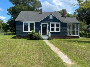 Building Photo - Charming 2-bedroom, 1-bathroom home in one of Columbia's most convenient locations!