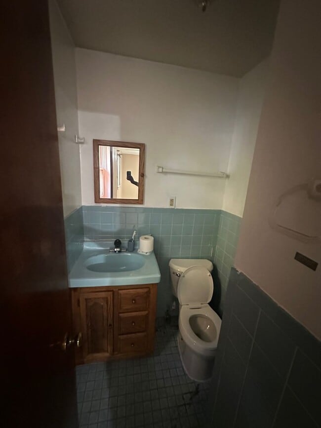 Building Photo - 254 Ernst St