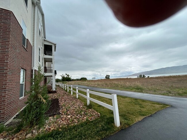 Building Photo - 573 N 360 W