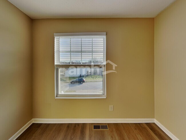 Building Photo - 700 Berlander Dr