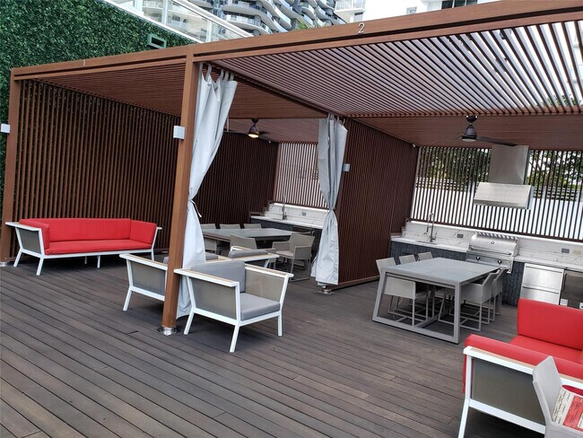 Building Photo - 1080 Brickell Ave